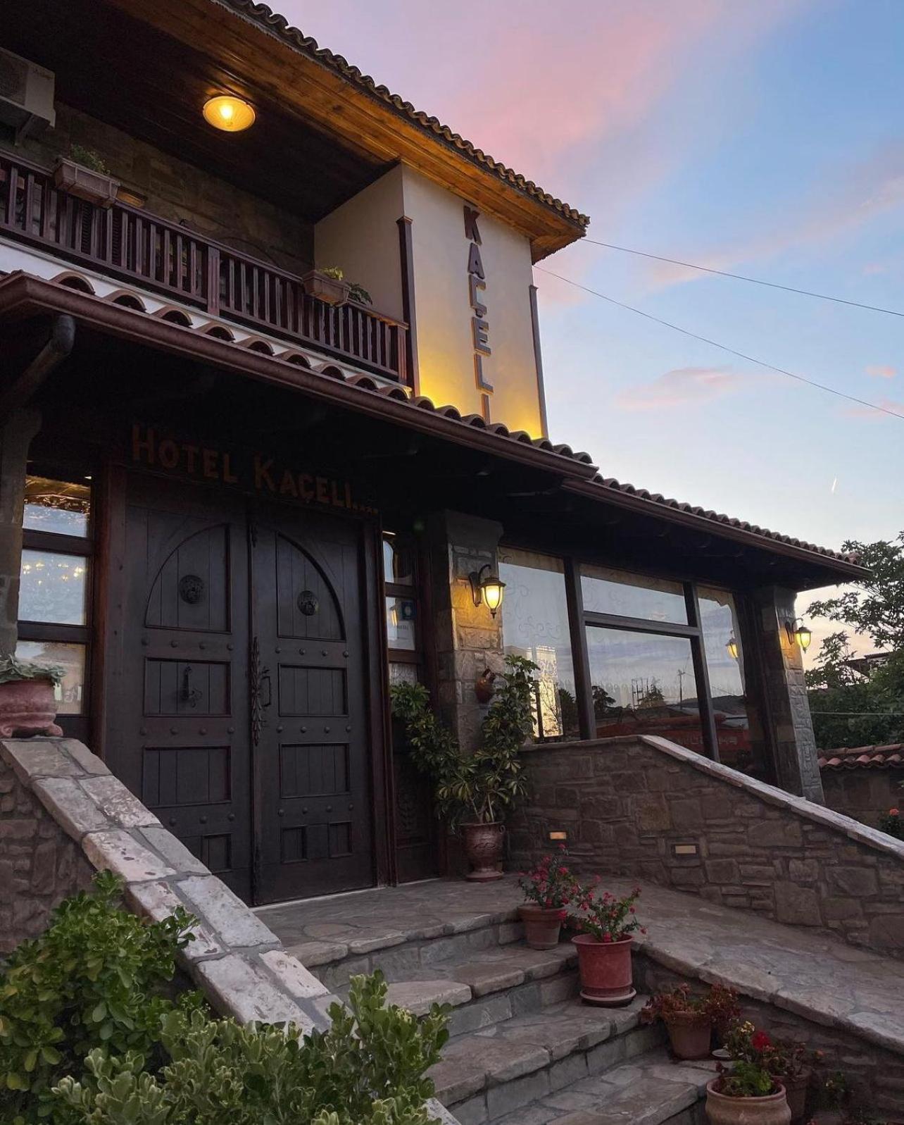 Hotel Kaceli Berat Exteriör bild