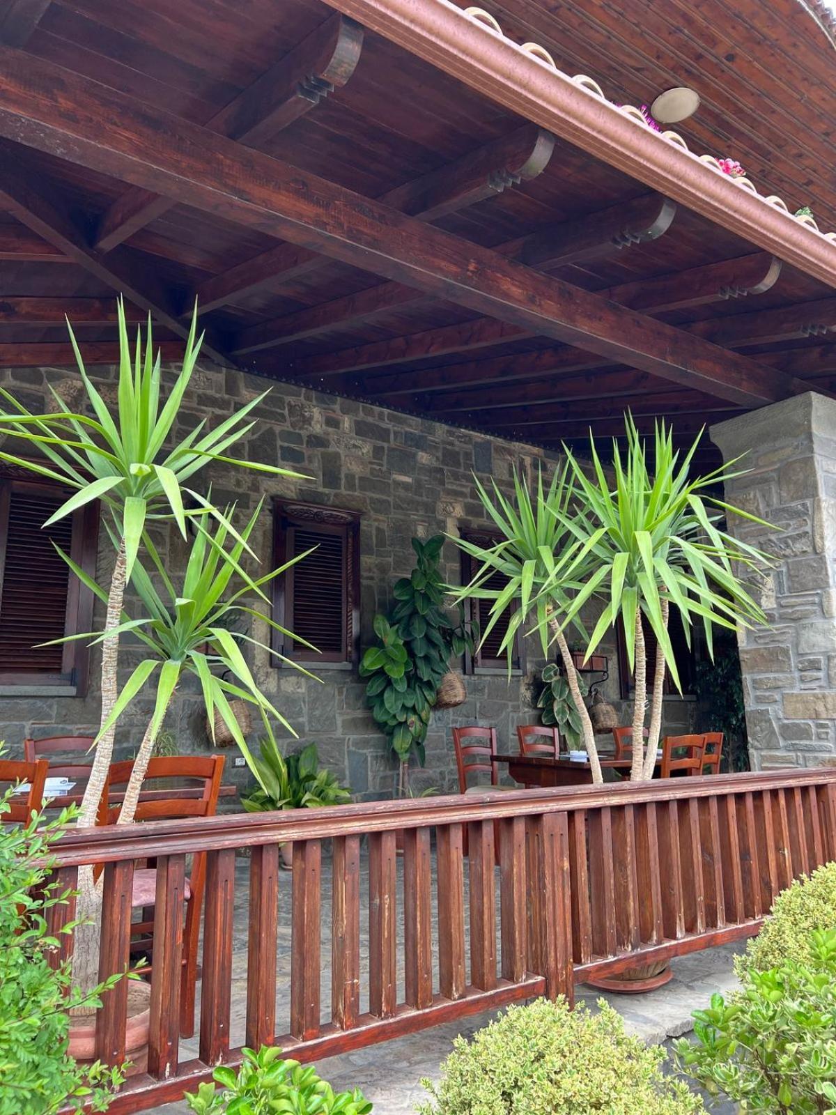Hotel Kaceli Berat Exteriör bild