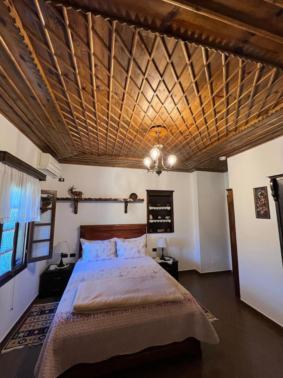 Hotel Kaceli Berat Exteriör bild