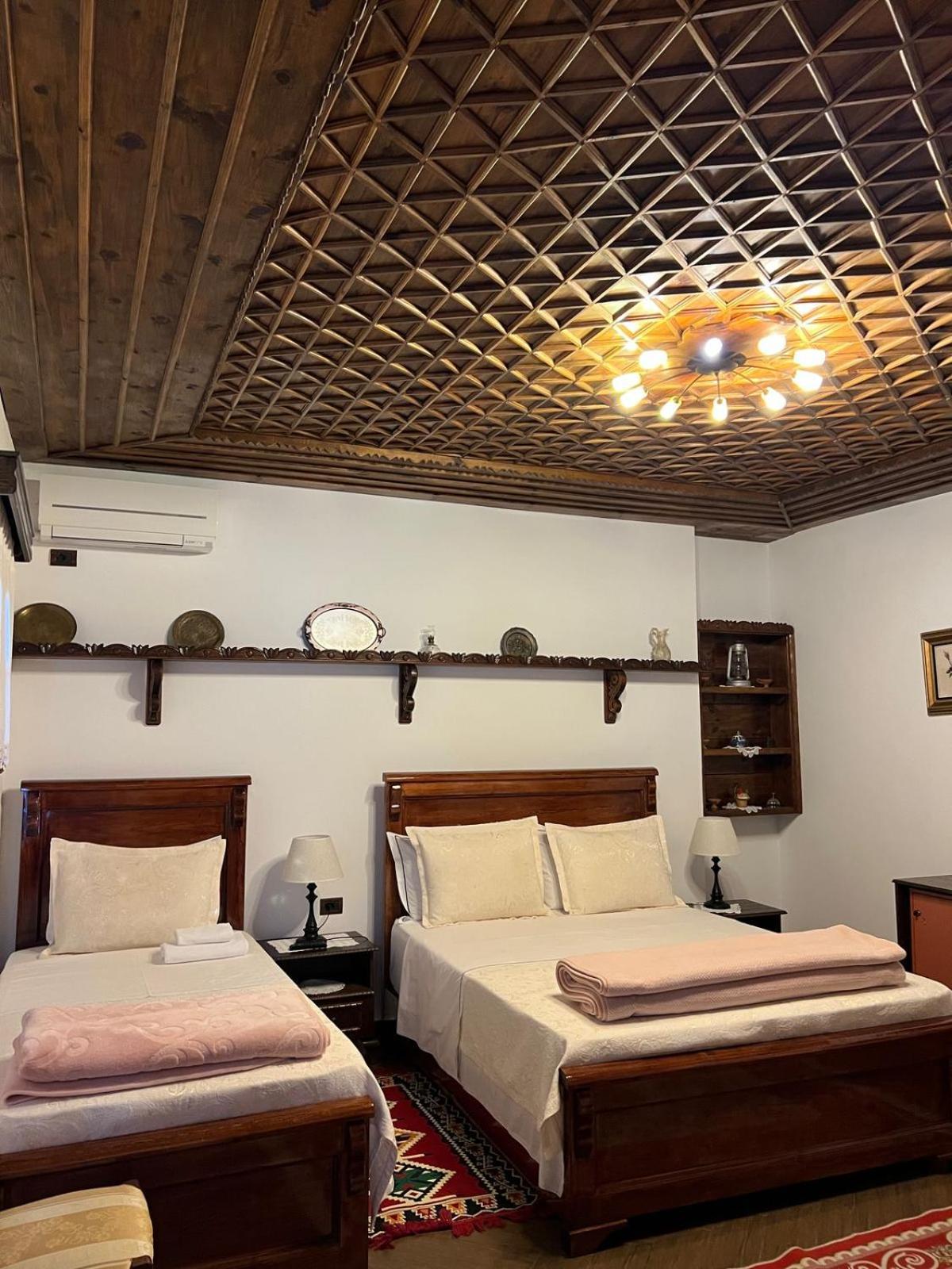 Hotel Kaceli Berat Exteriör bild